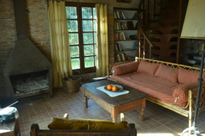 Cálida y amplia casa a pasos del bosque, la laguna y el río